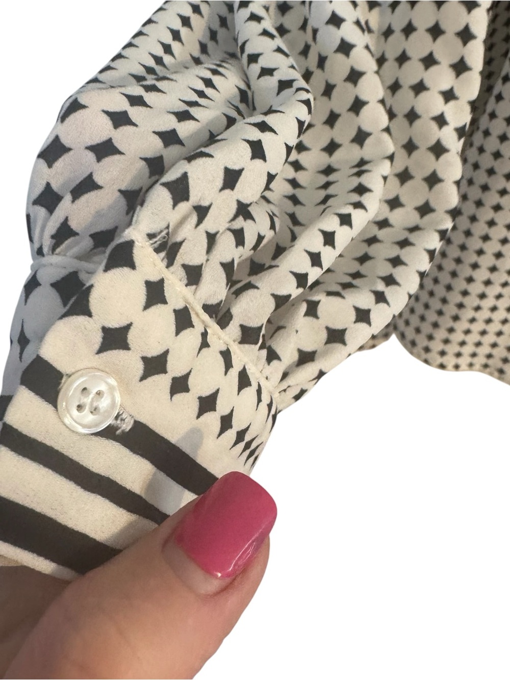 Max Studio Black/White Diamond Print Blouse OFFICE  PLUS: 3X   #12 - Picture 4 of 9